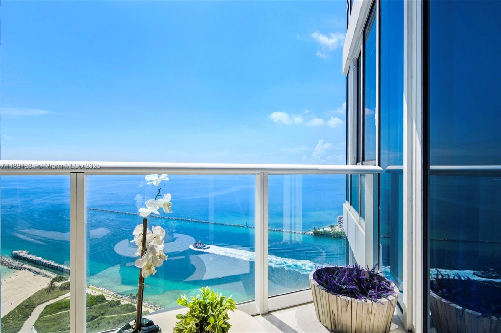 CONTINUUM ON SOUTH BEACH - Residential