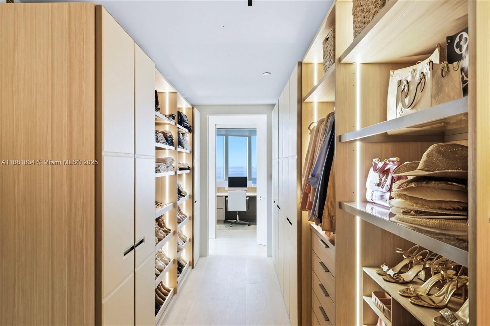 CONTINUUM ON SOUTH BEACH - Residential