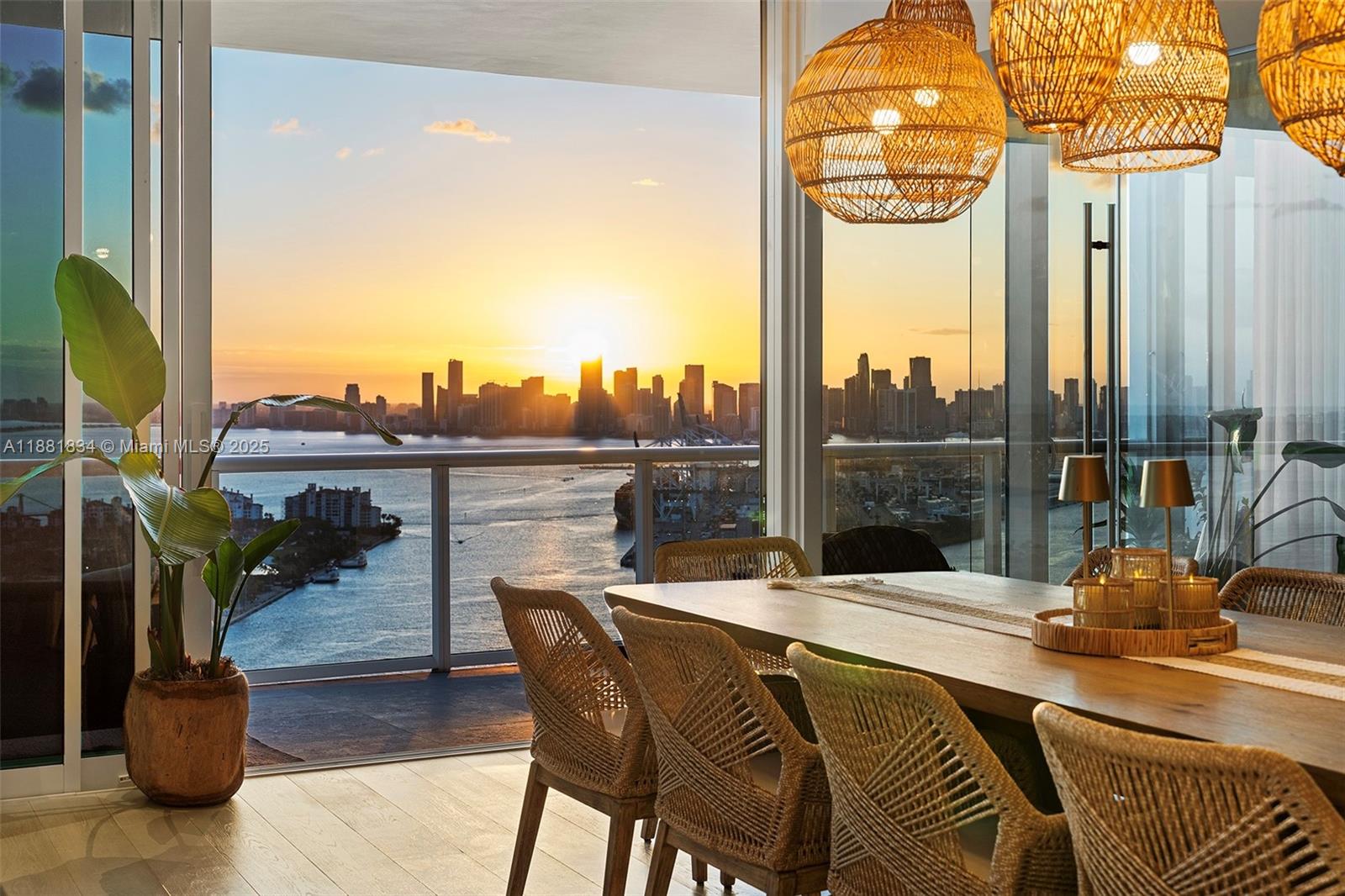 CONTINUUM ON SOUTH BEACH - Residential