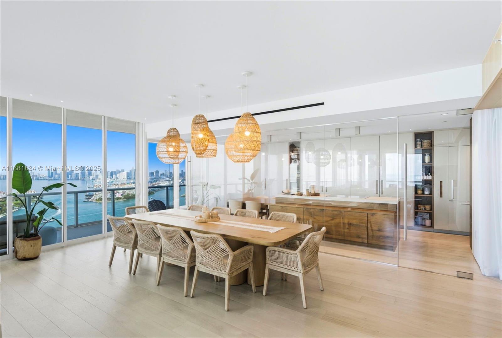 CONTINUUM ON SOUTH BEACH - Residential