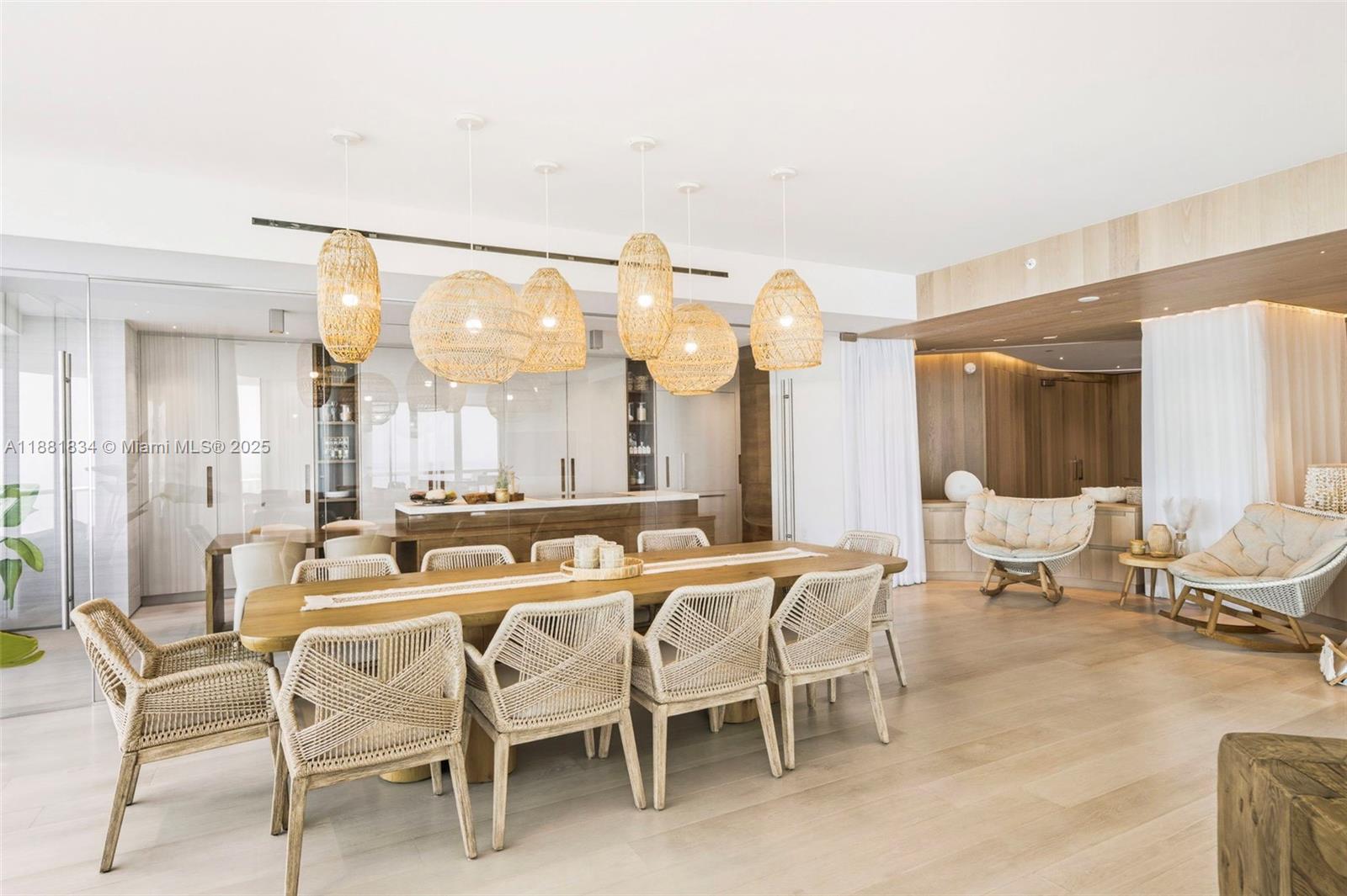 CONTINUUM ON SOUTH BEACH - Residential