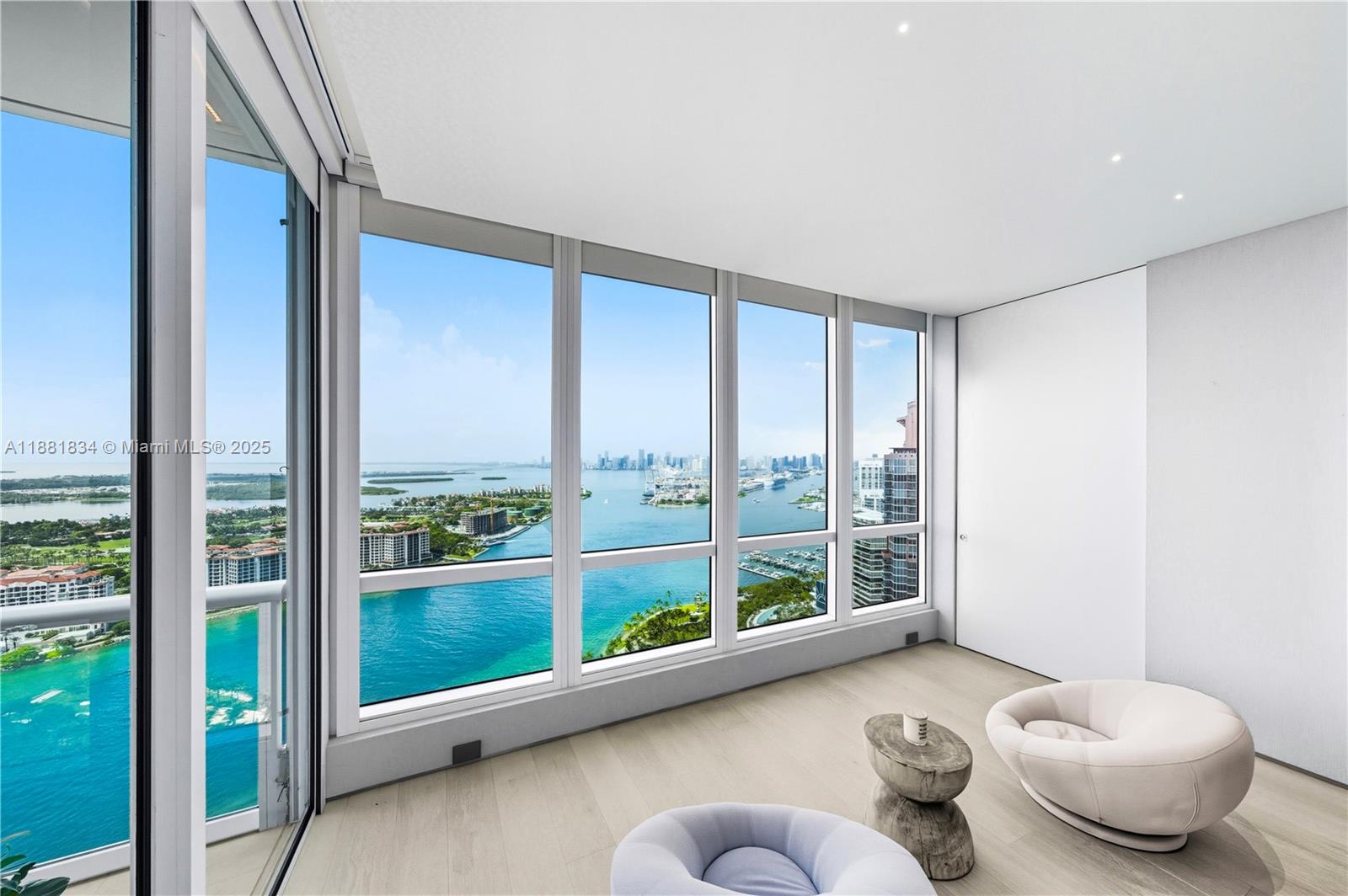 CONTINUUM ON SOUTH BEACH - Residential