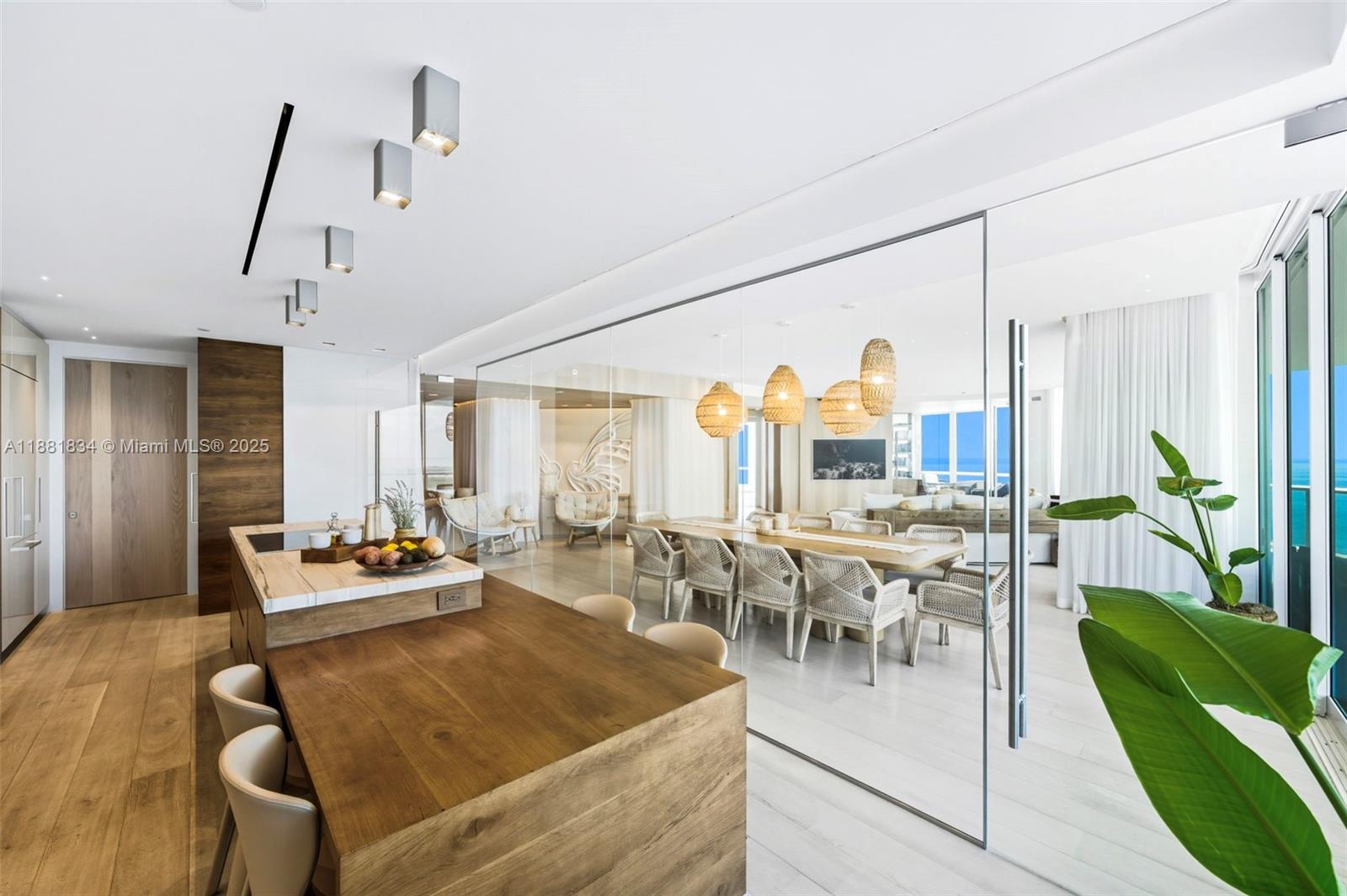 CONTINUUM ON SOUTH BEACH - Residential