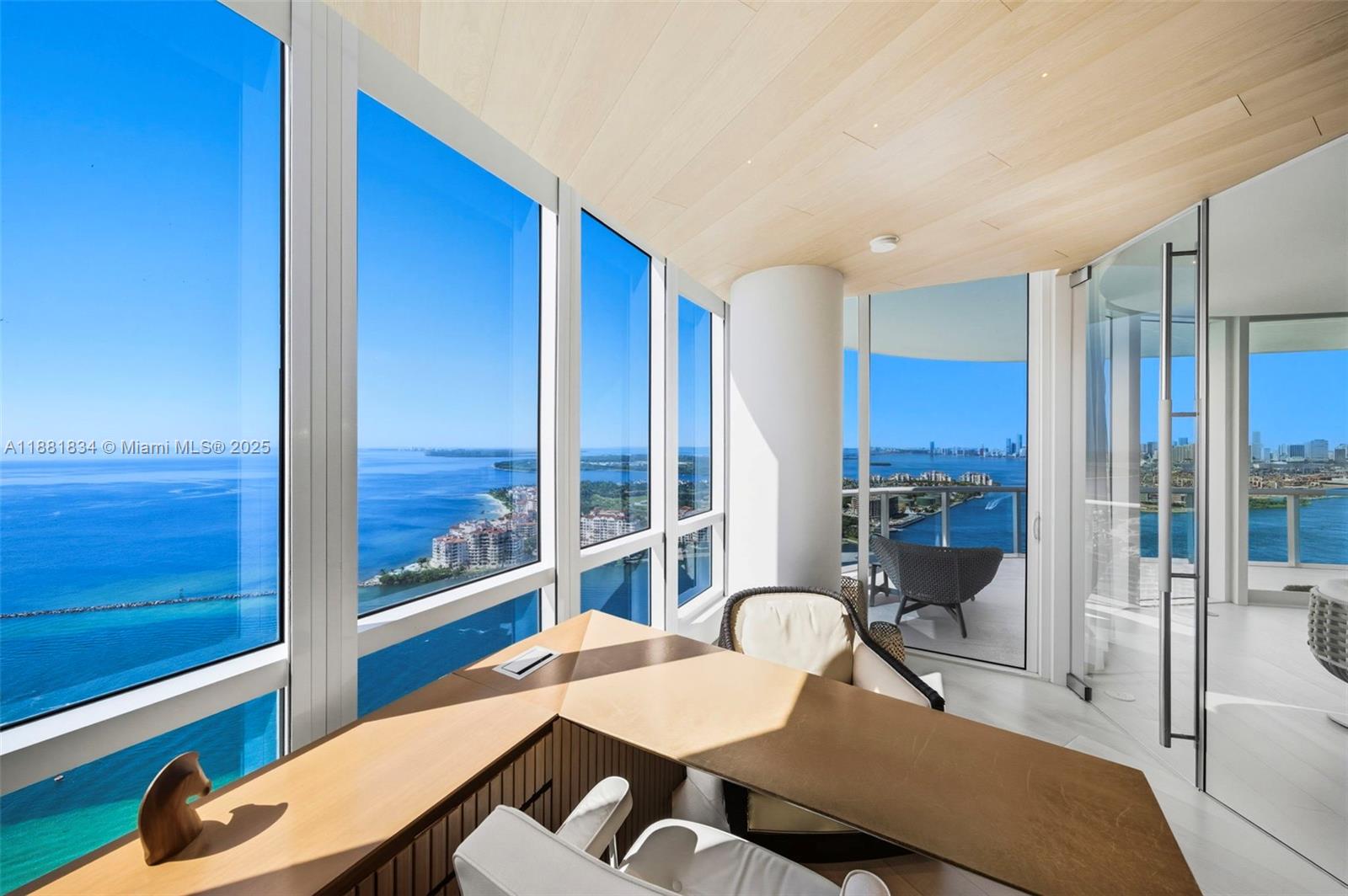 CONTINUUM ON SOUTH BEACH - Residential