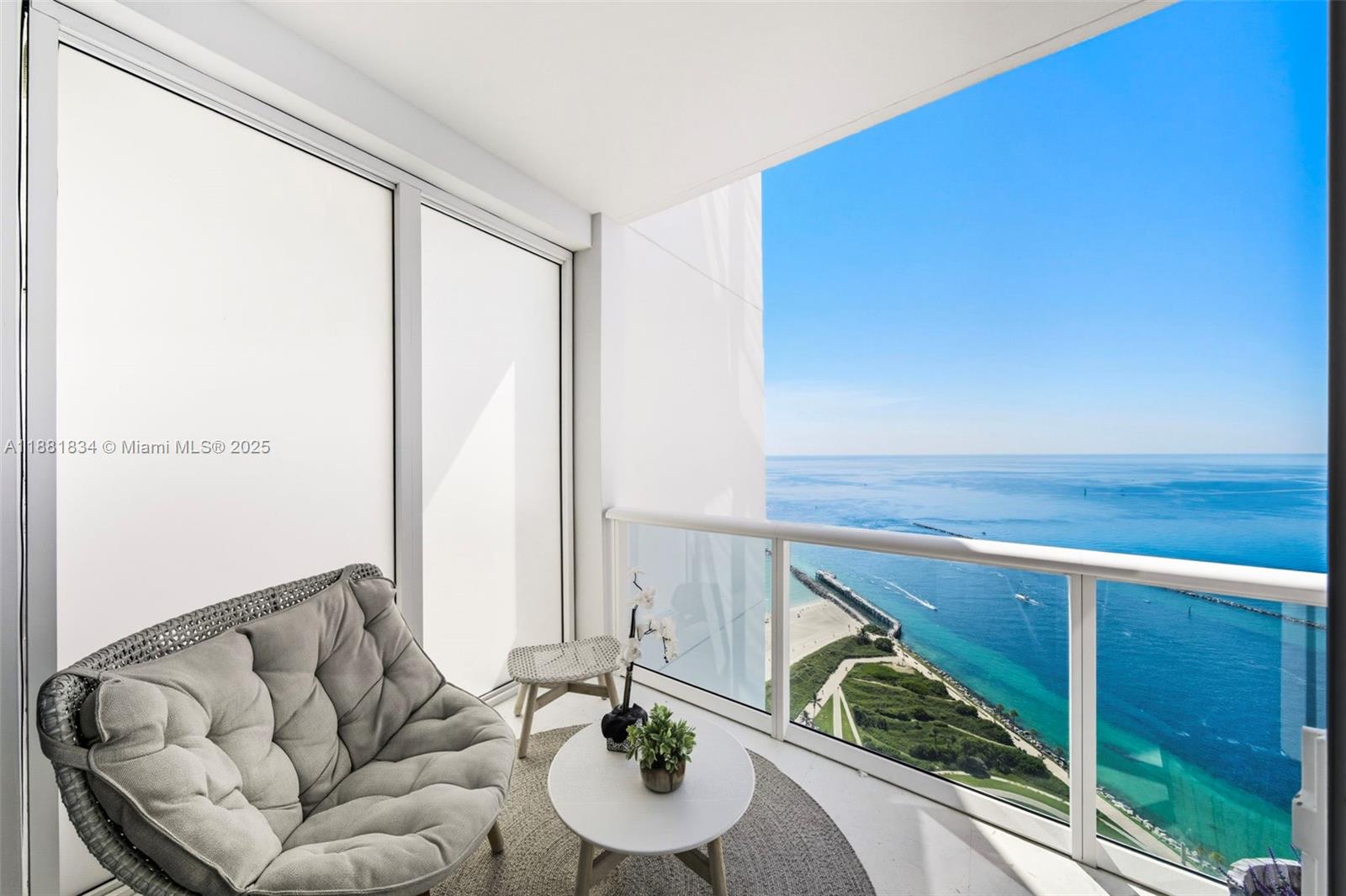 CONTINUUM ON SOUTH BEACH - Residential