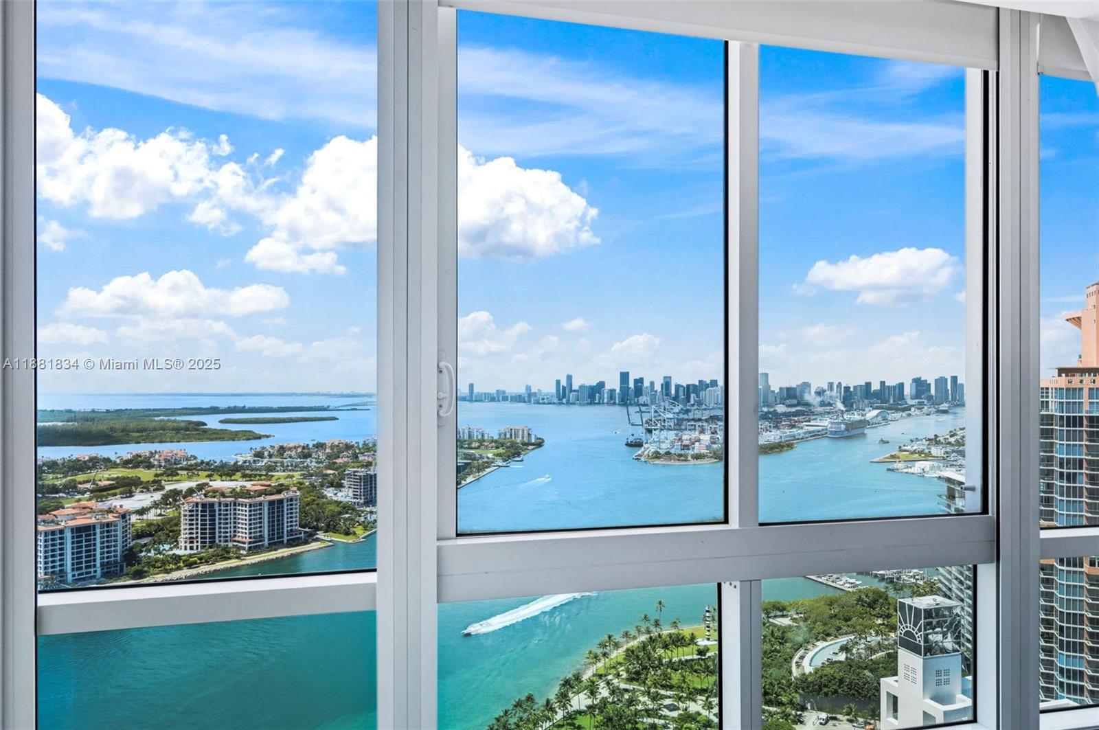 CONTINUUM ON SOUTH BEACH - Residential