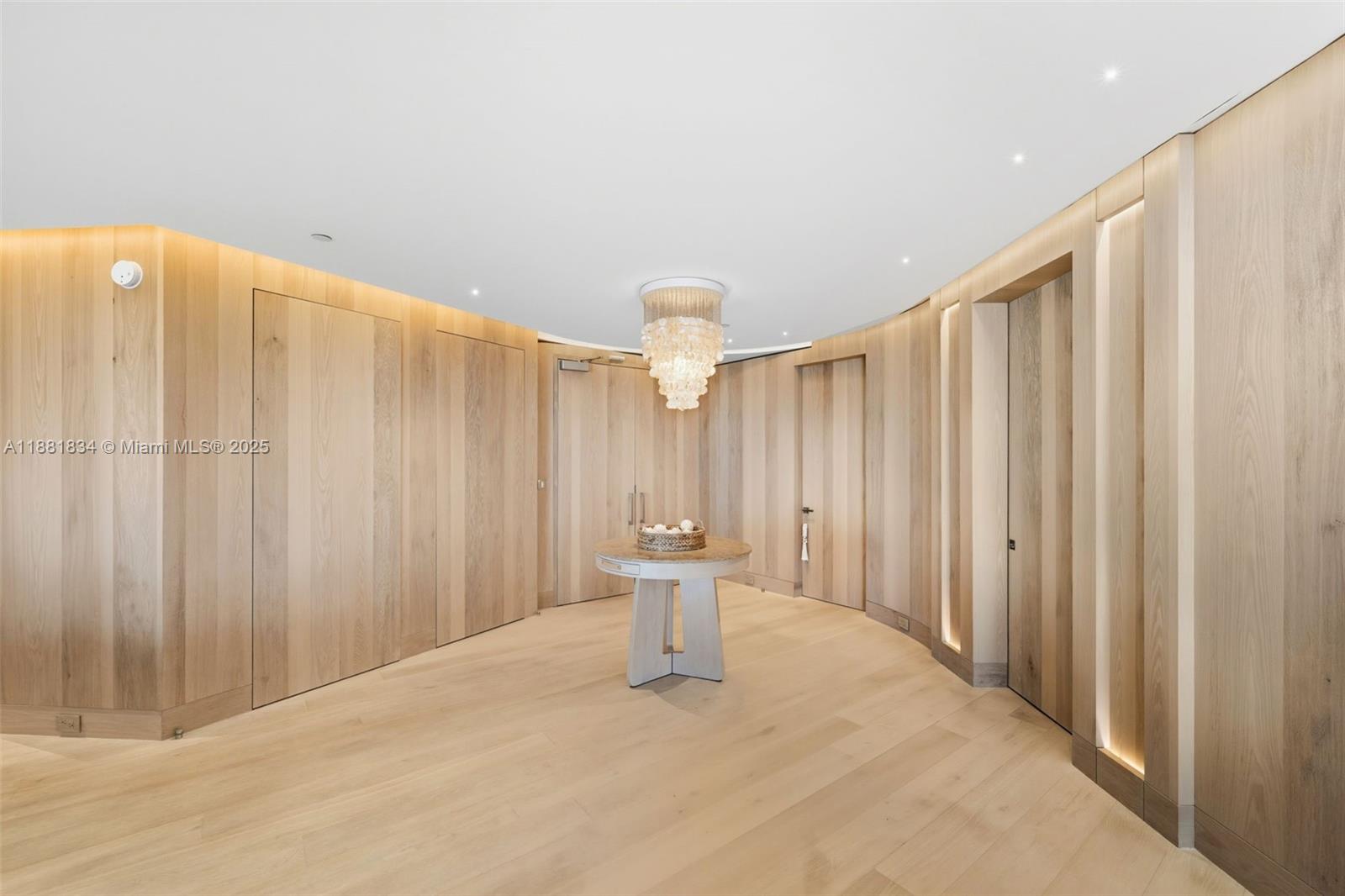 CONTINUUM ON SOUTH BEACH - Residential