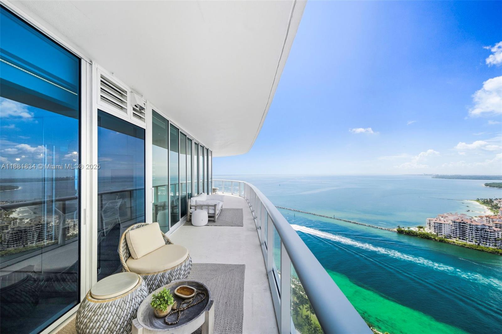 CONTINUUM ON SOUTH BEACH - Residential