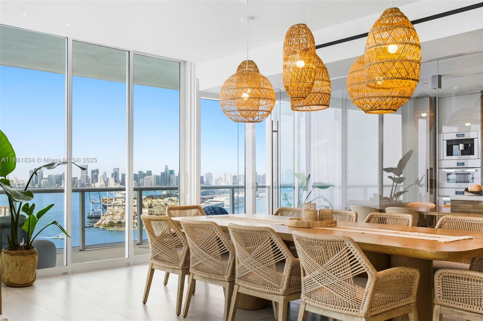 CONTINUUM ON SOUTH BEACH - Residential