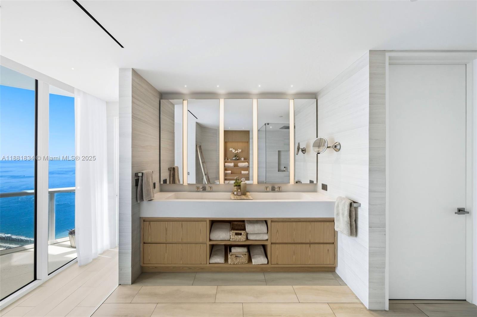 CONTINUUM ON SOUTH BEACH - Residential