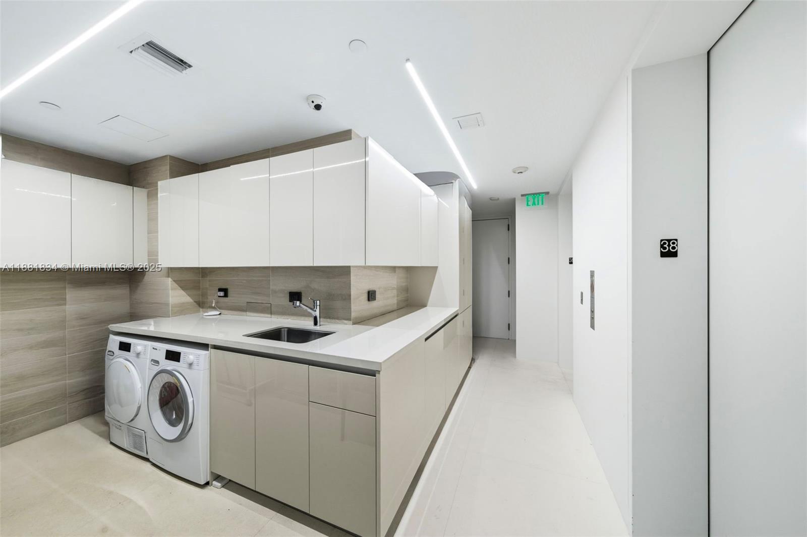 CONTINUUM ON SOUTH BEACH - Residential