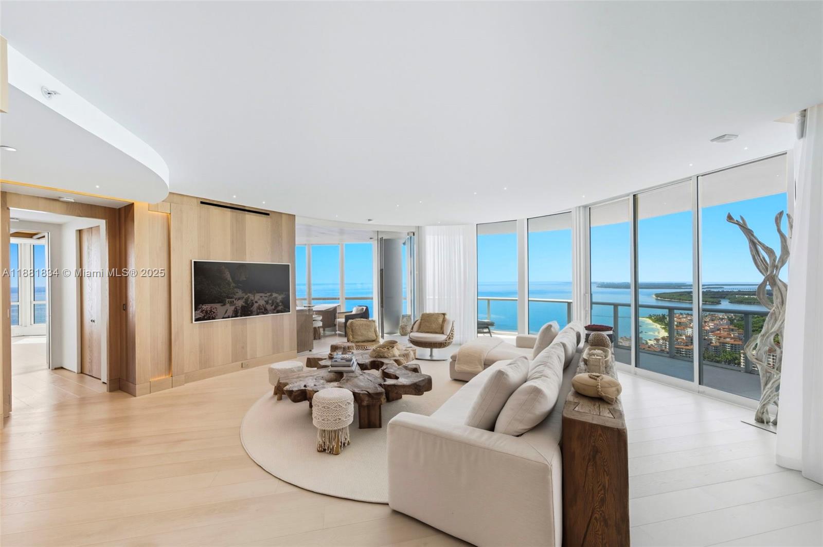 CONTINUUM ON SOUTH BEACH - Residential