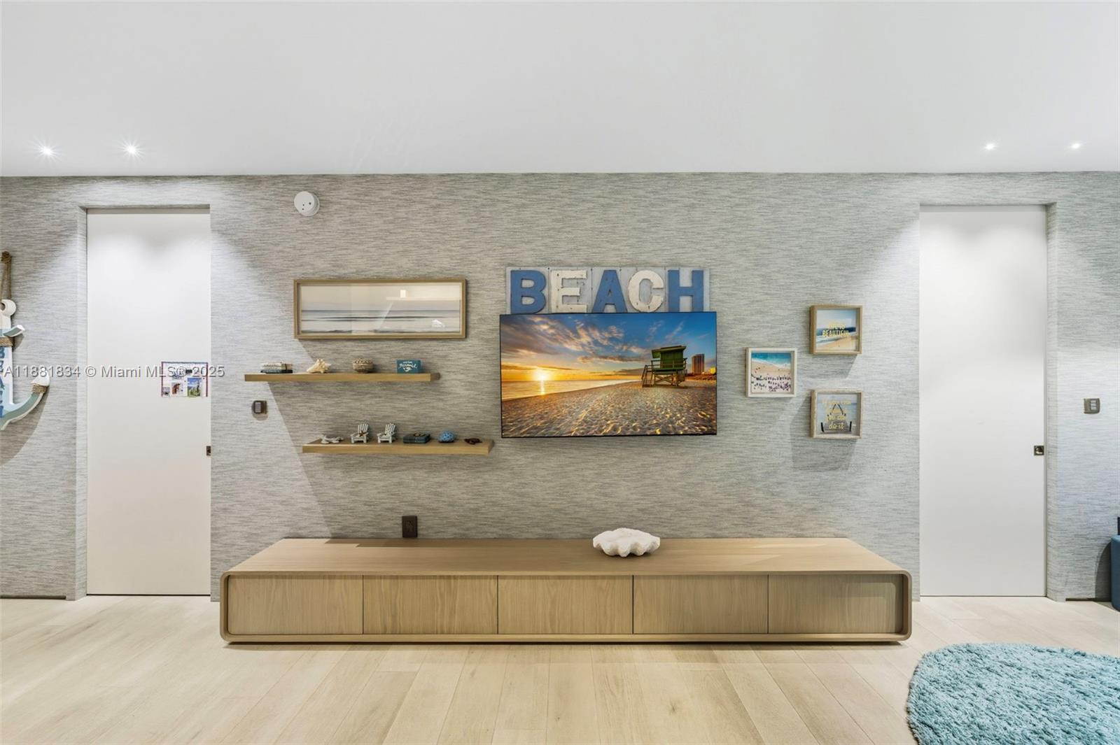 CONTINUUM ON SOUTH BEACH - Residential