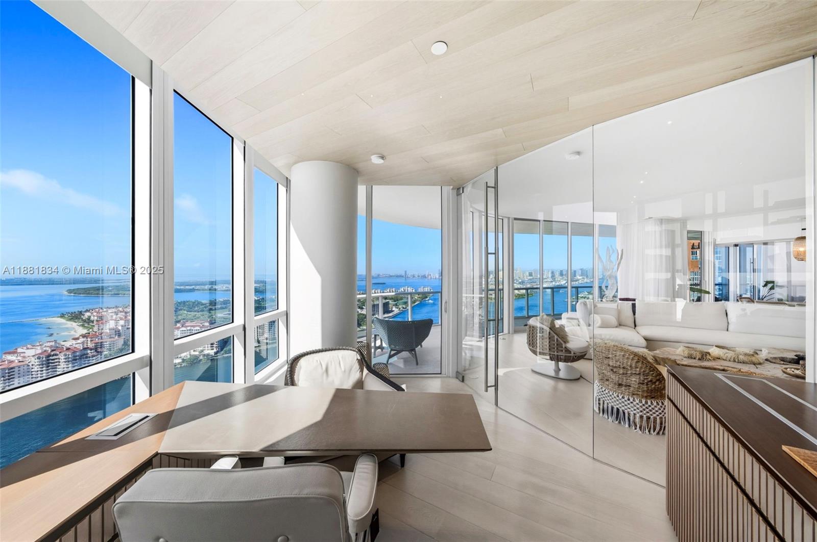 CONTINUUM ON SOUTH BEACH - Residential