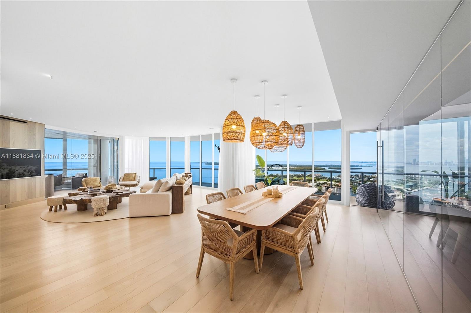 CONTINUUM ON SOUTH BEACH - Residential