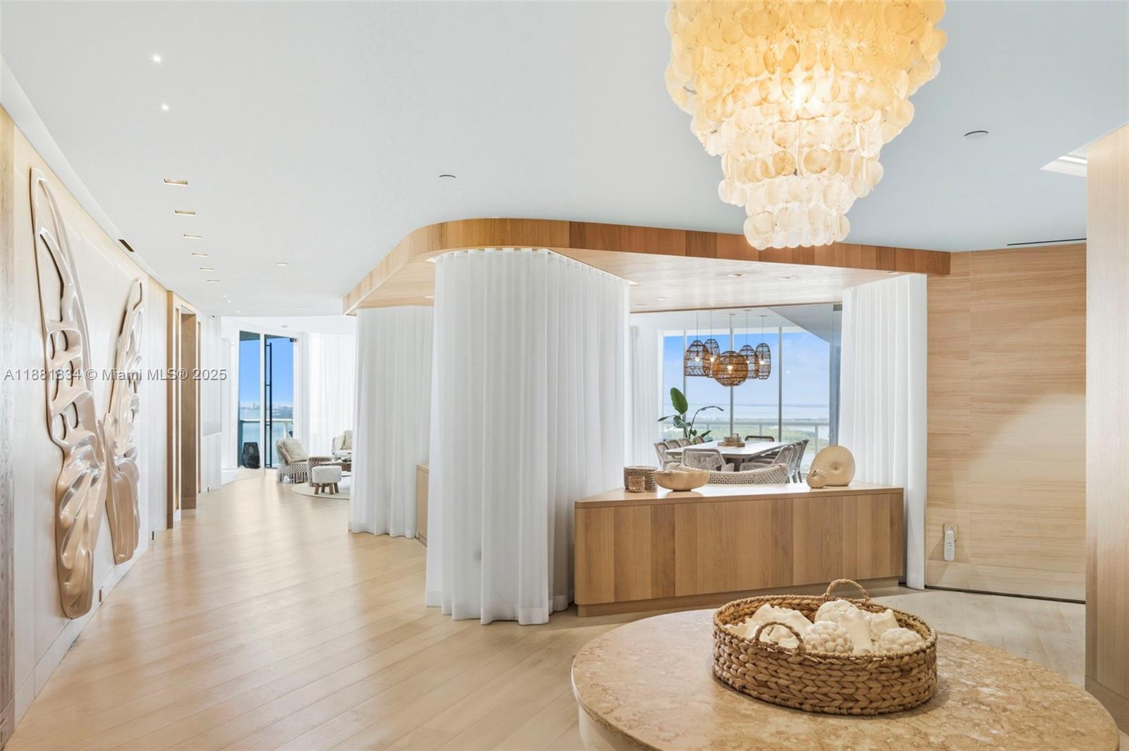CONTINUUM ON SOUTH BEACH - Residential