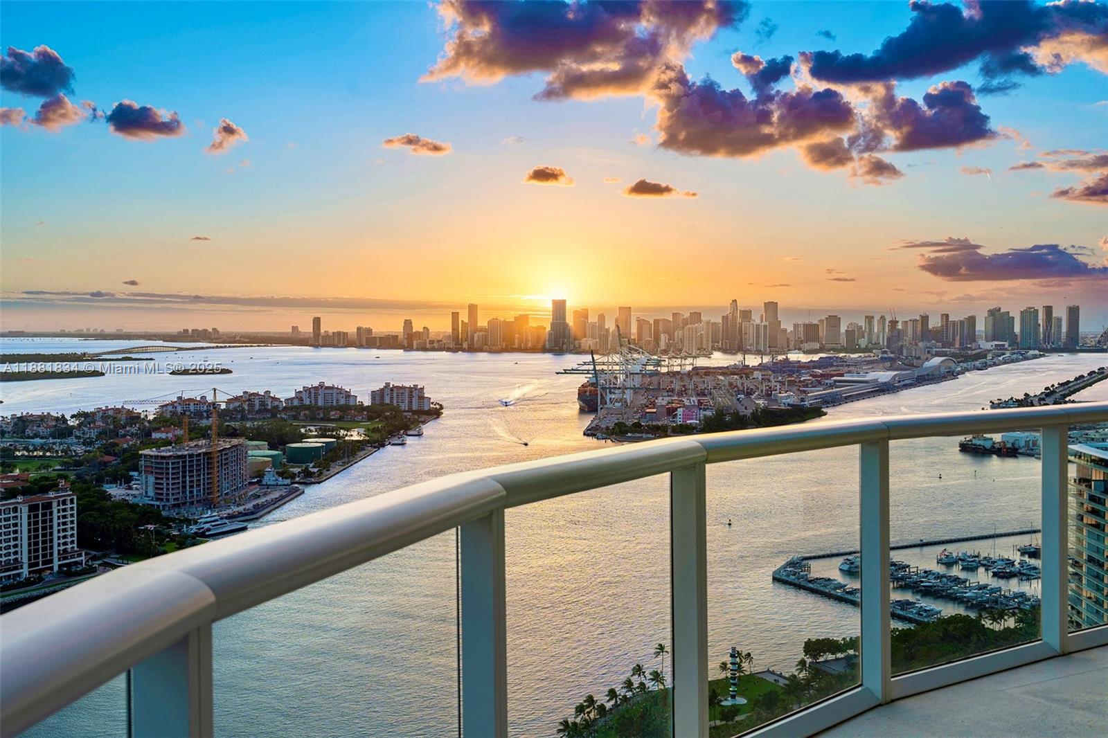 CONTINUUM ON SOUTH BEACH - Residential