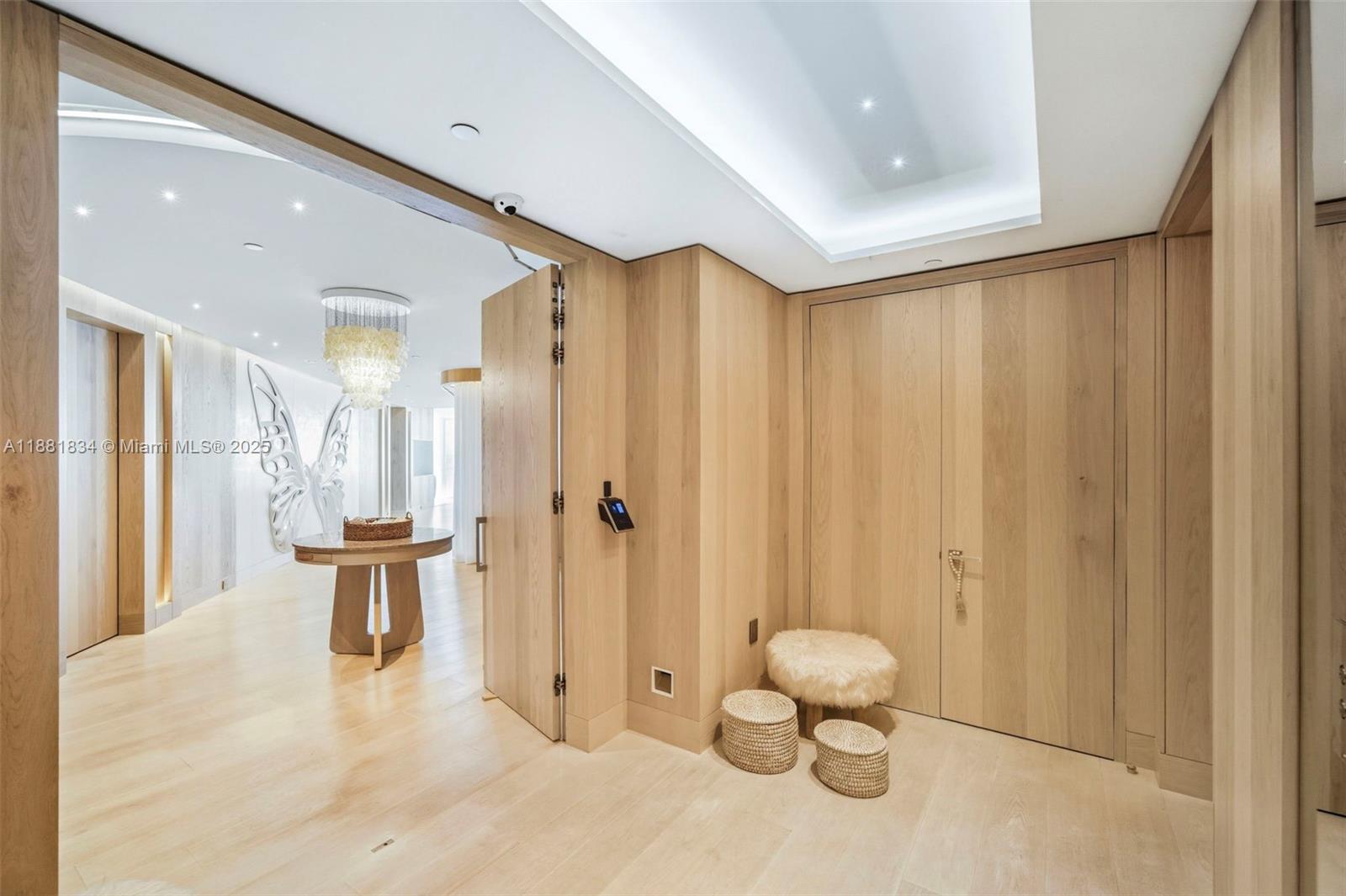 CONTINUUM ON SOUTH BEACH - Residential