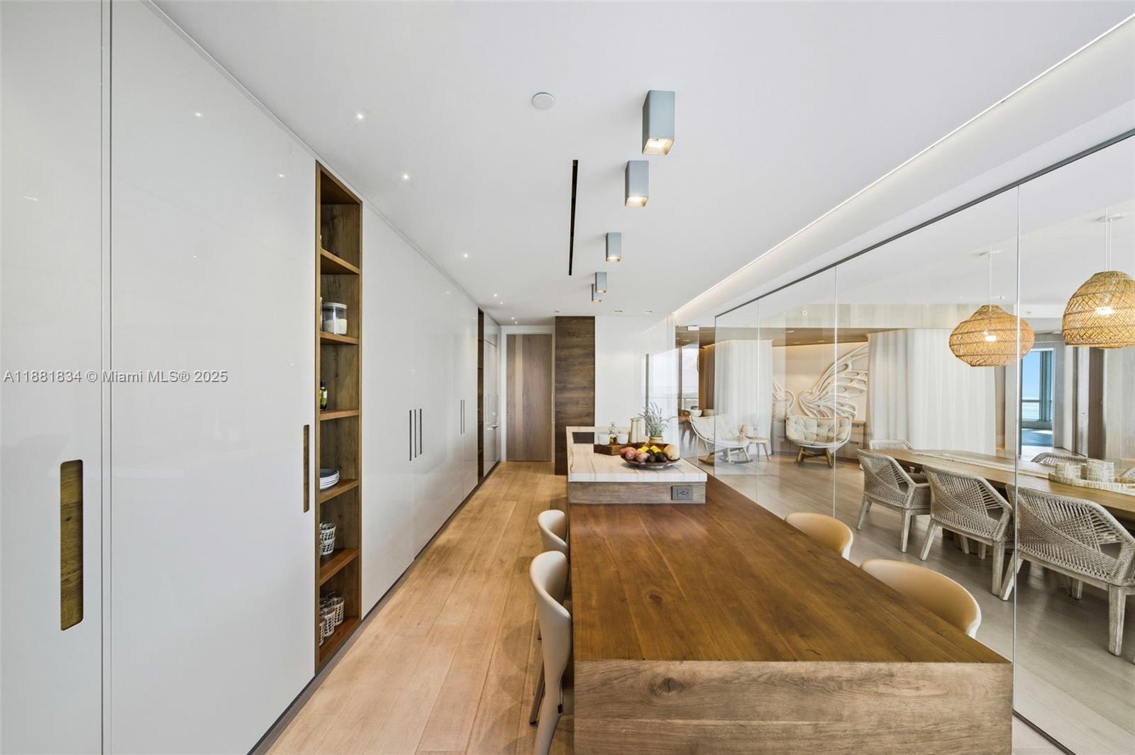 CONTINUUM ON SOUTH BEACH - Residential