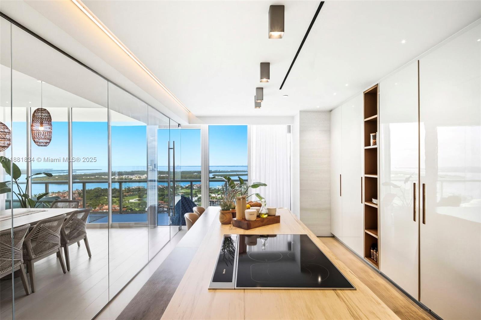 CONTINUUM ON SOUTH BEACH - Residential