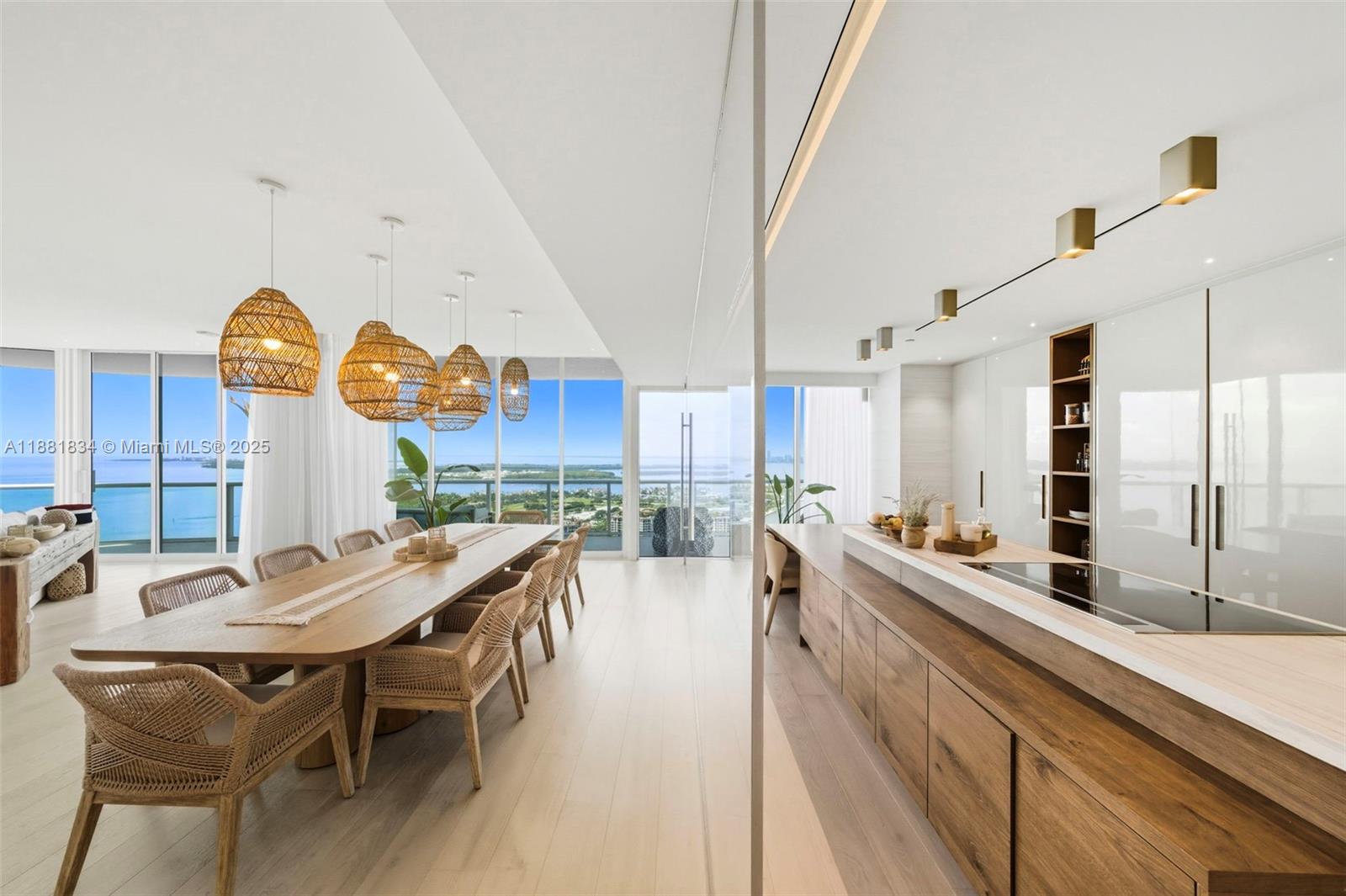 CONTINUUM ON SOUTH BEACH - Residential