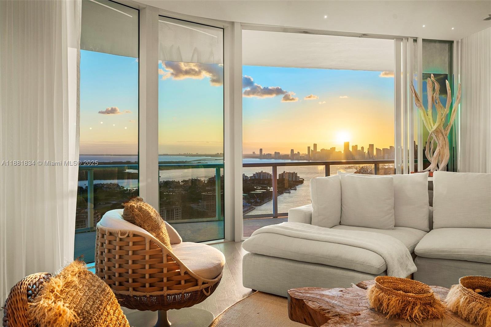 CONTINUUM ON SOUTH BEACH - Residential