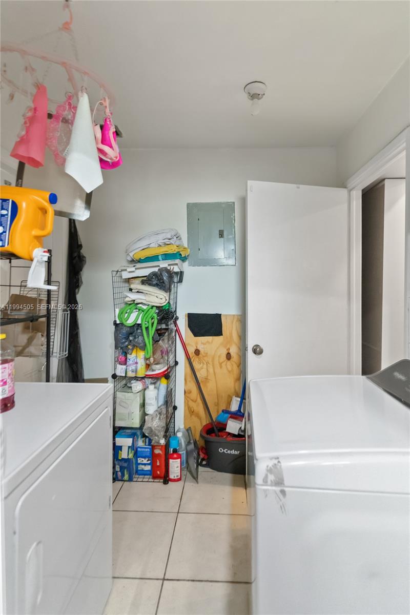 ESQUIRE LAKE ESTATES SEC - Residential