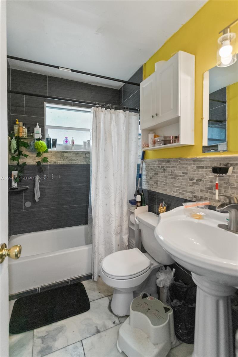 ESQUIRE LAKE ESTATES SEC - Residential