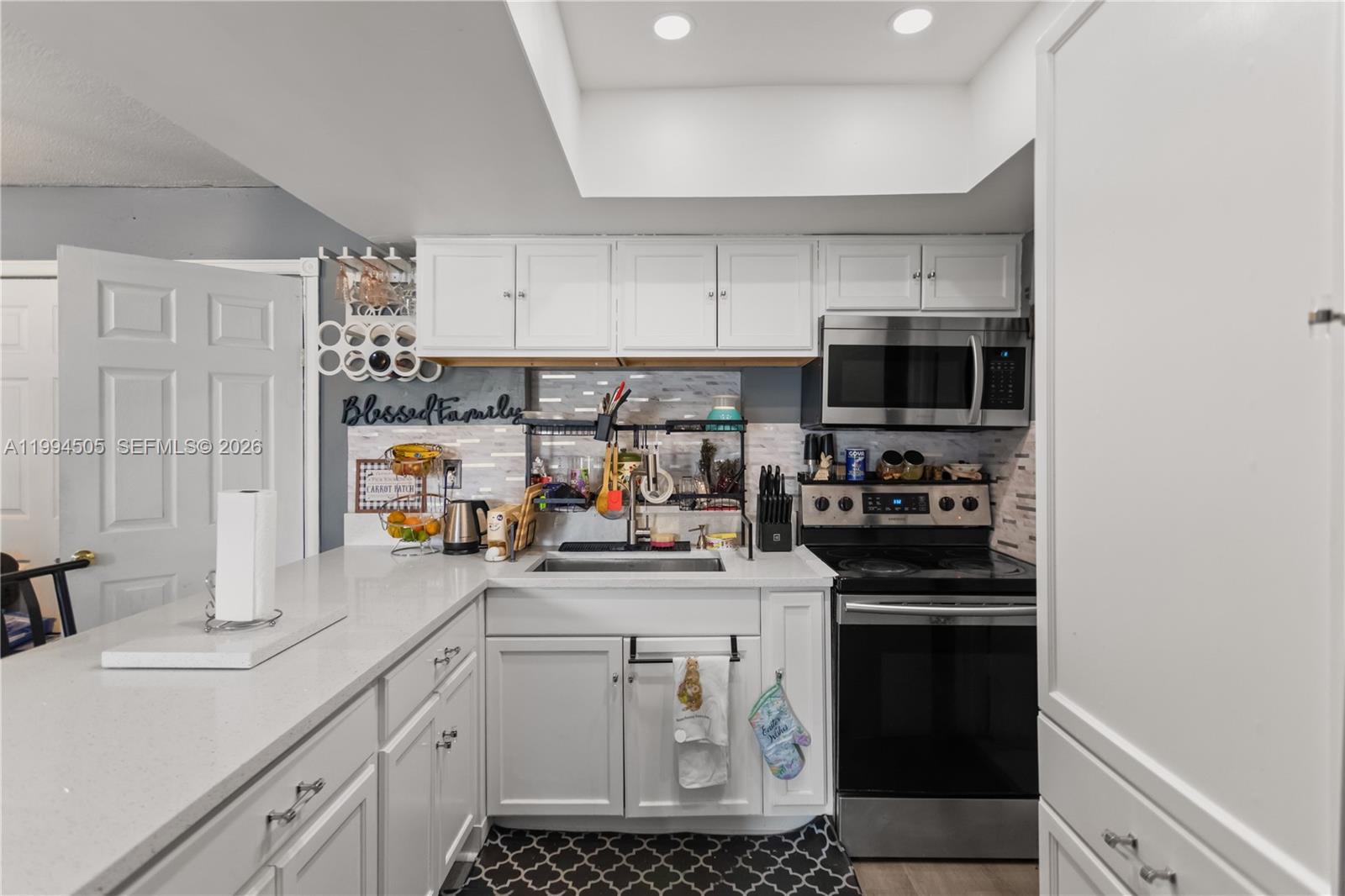 ESQUIRE LAKE ESTATES SEC - Residential