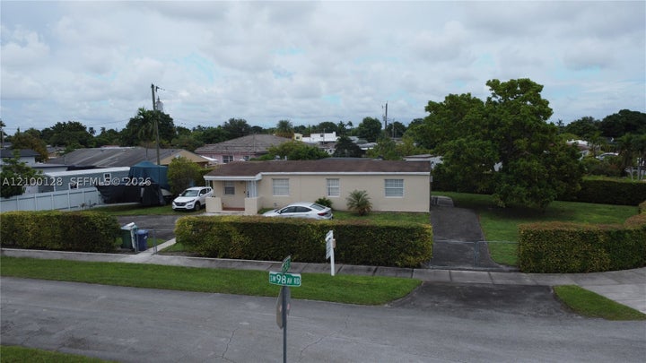 Photo 1 of 9 — 5241 SW 98th Ave Rd, Miami, FL 33165