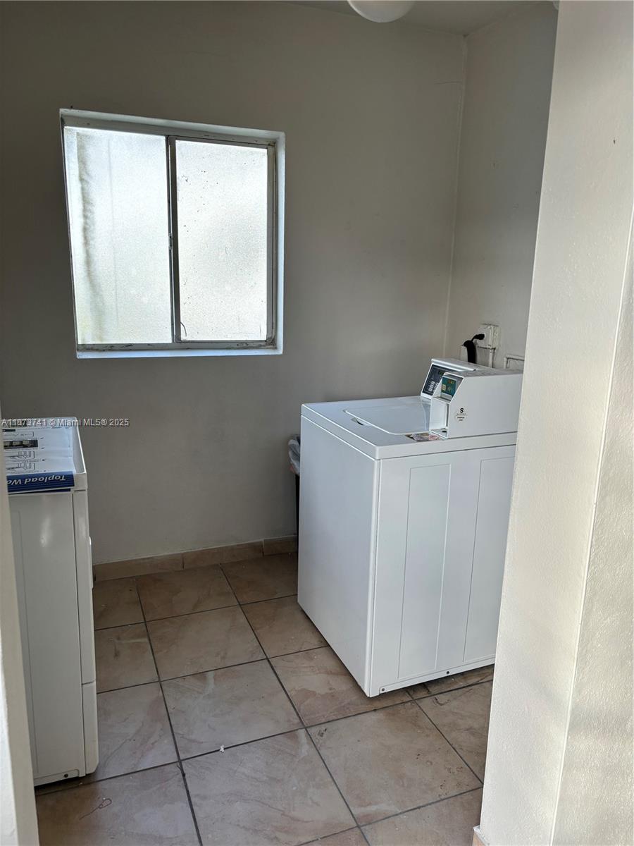 PARADISE AT DADELAND COND - Residential