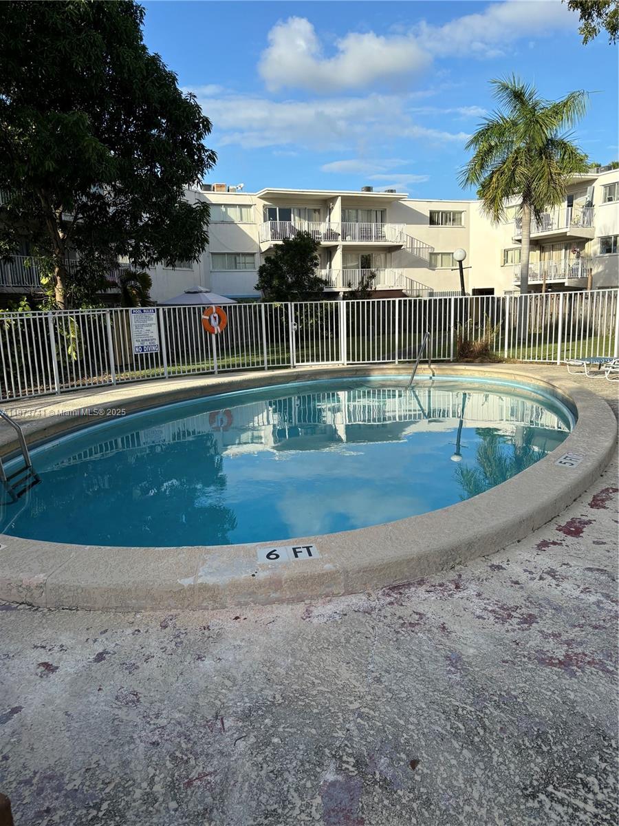 PARADISE AT DADELAND COND - Residential