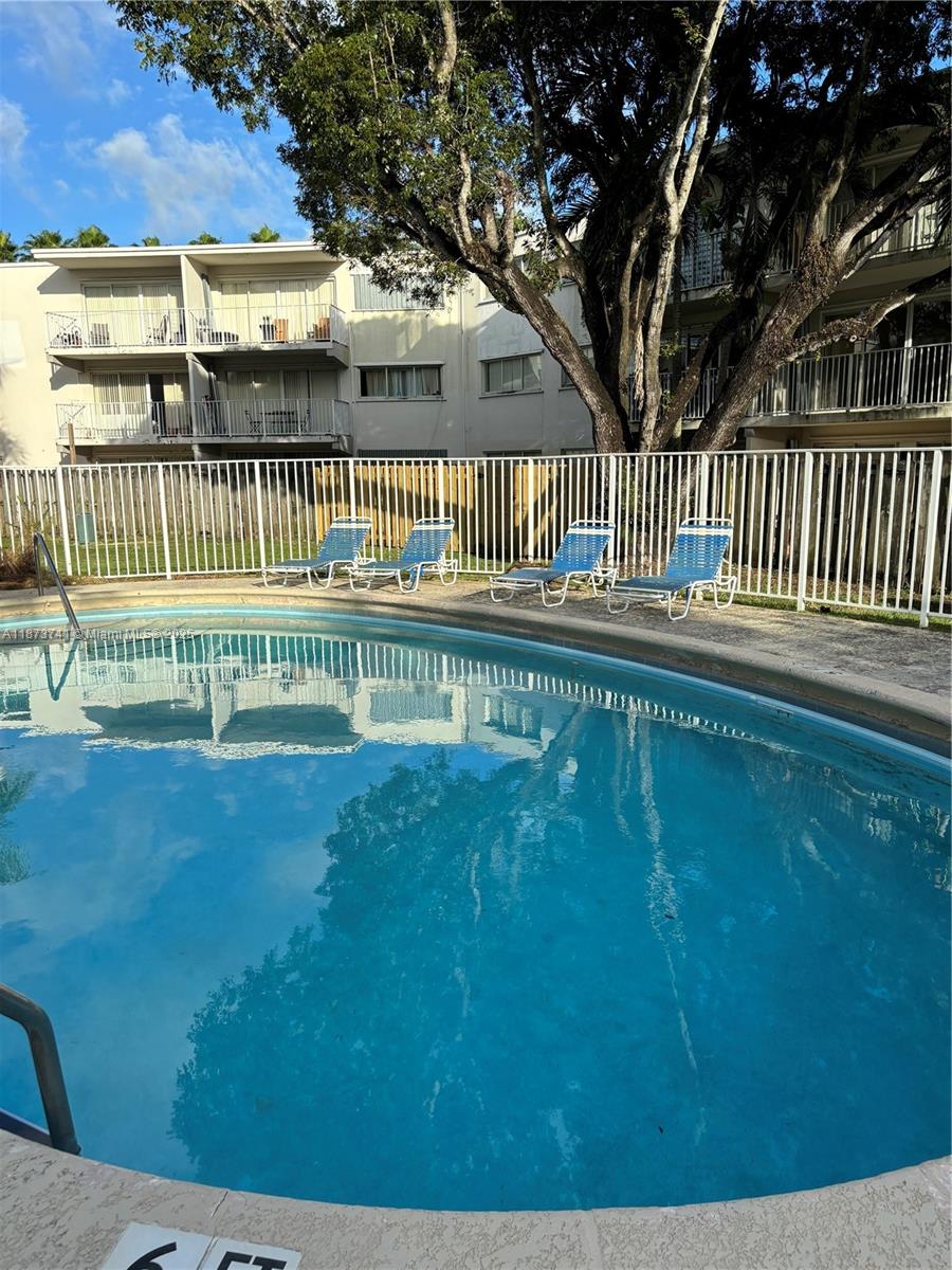 PARADISE AT DADELAND COND - Residential