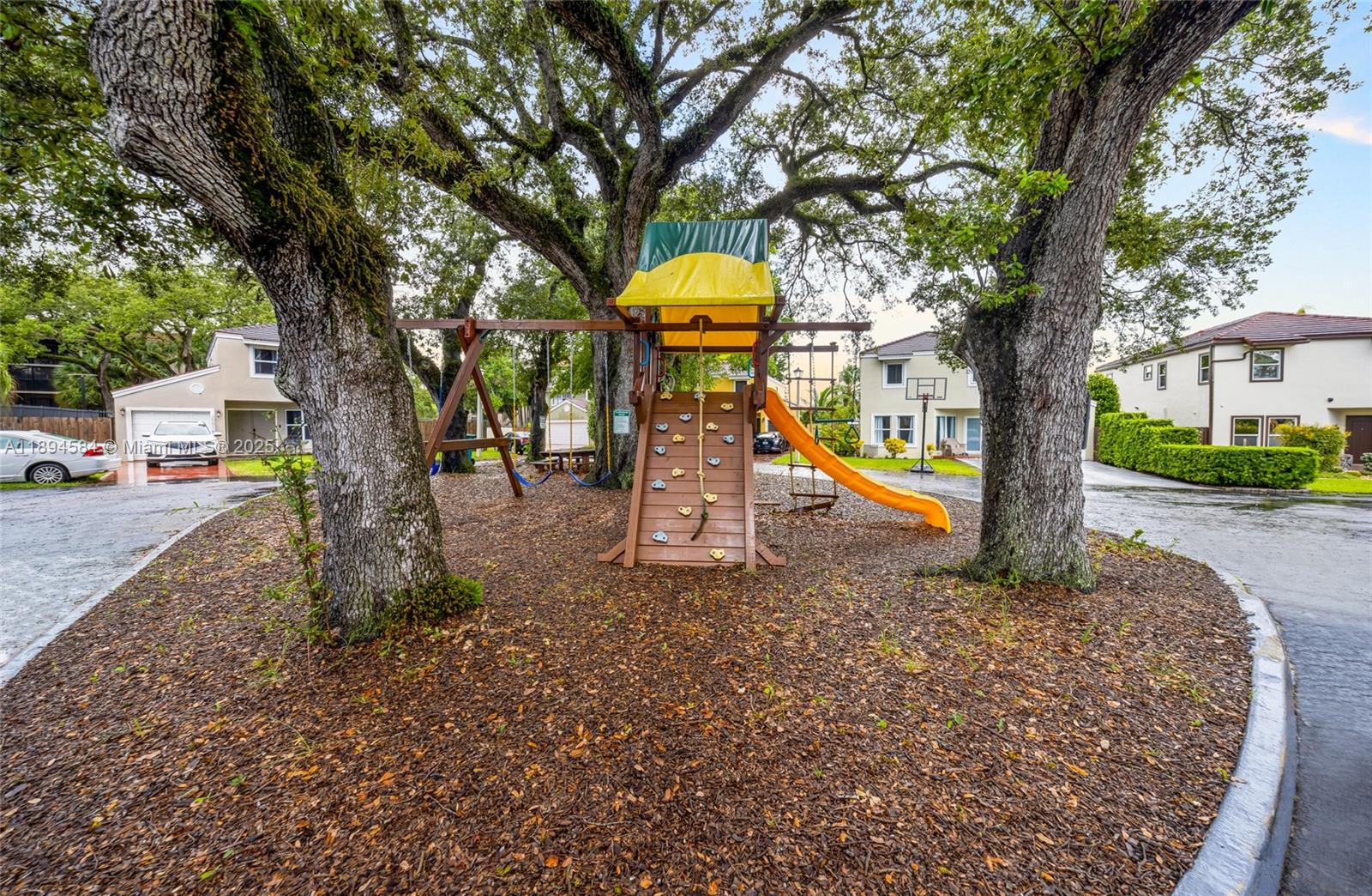 CALIFORNIA GROVE HOMES - Residential