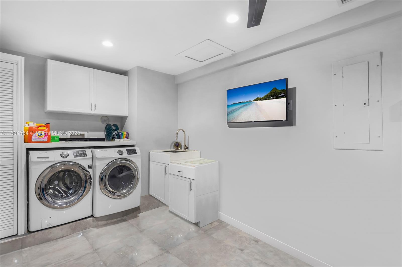 CALIFORNIA GROVE HOMES - Residential