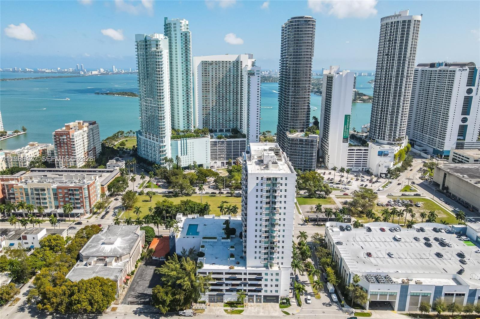 1800 BISCAYNE PLAZA CONDO - Residential