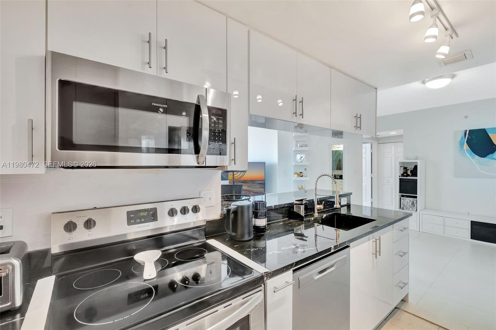 1800 BISCAYNE PLAZA CONDO - Residential