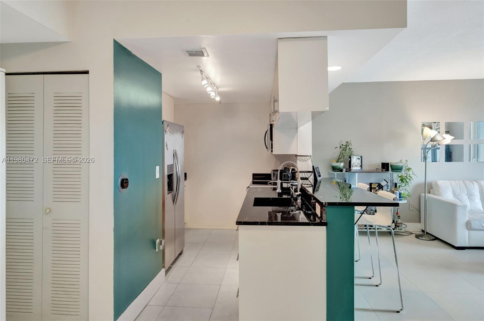 1800 BISCAYNE PLAZA CONDO - Residential