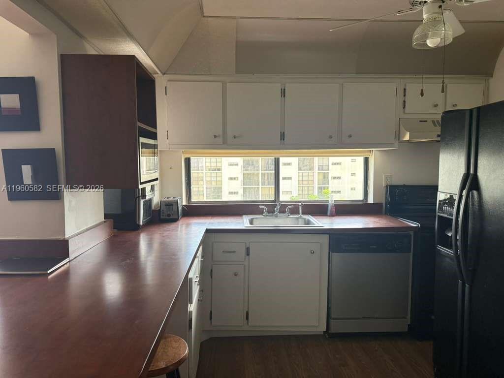 PLAZA OF AMERICAS CONDO P - Residential Lease