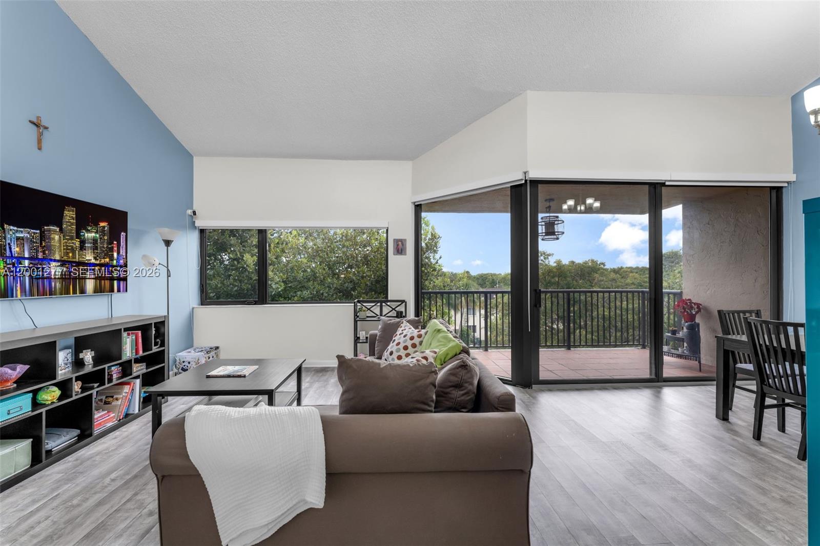 SEC 45 ATRIUMS AT SNAPPER - Residential Lease