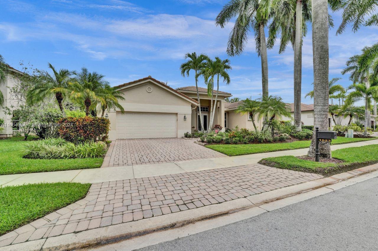 1623 Victoria Pointe Ln, Weston, Broward County, Florida - 5 Bedrooms  
3 Bathrooms - 