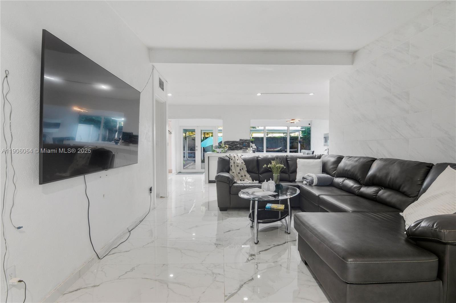 LAKE MARY MANOR - Residential