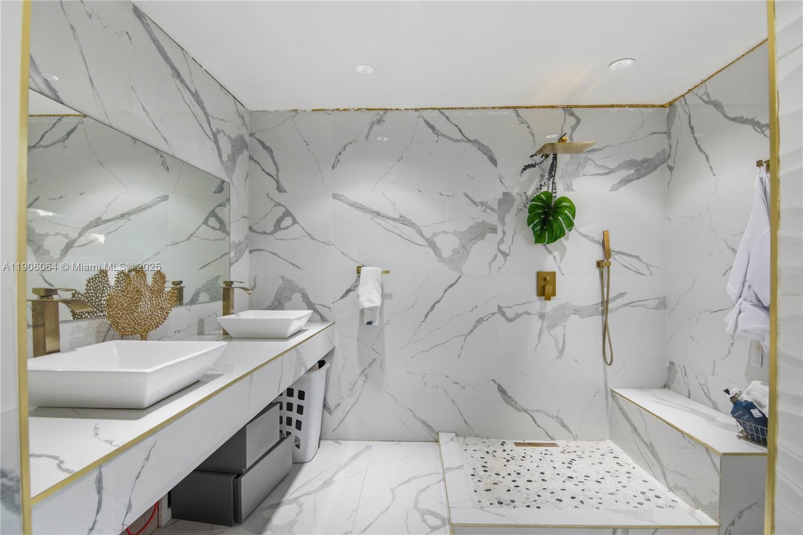 LAKE MARY MANOR - Residential