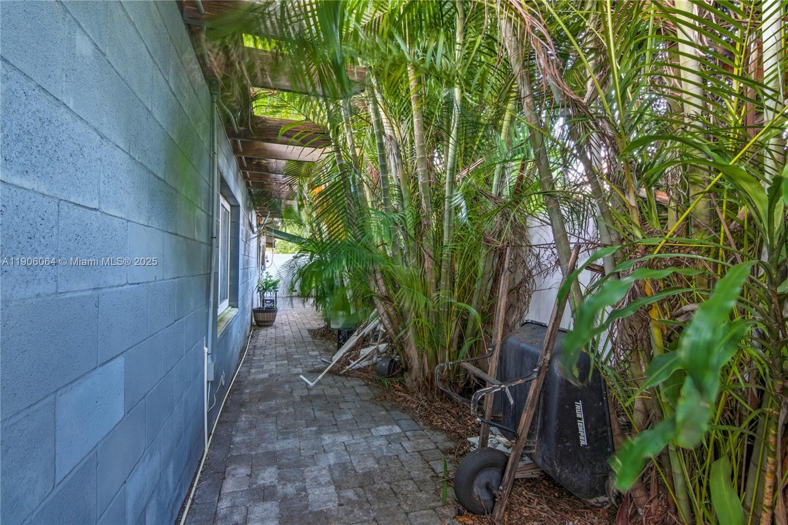 LAKE MARY MANOR - Residential