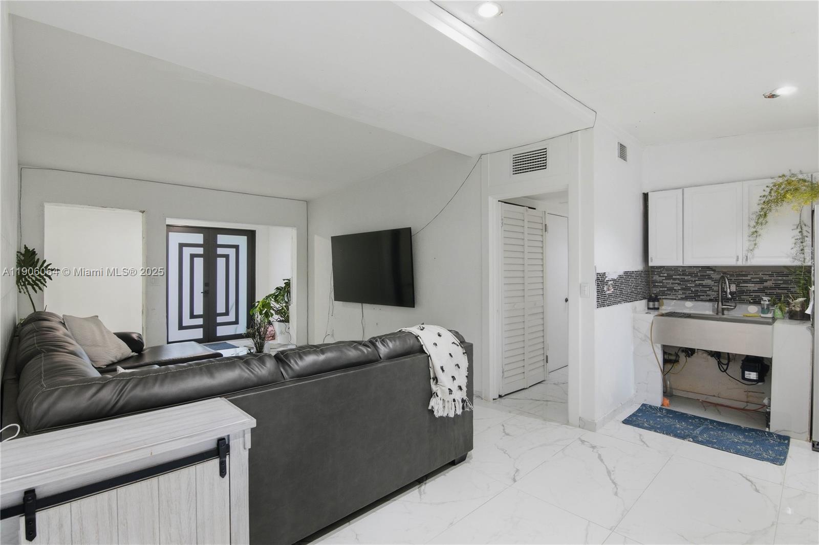 LAKE MARY MANOR - Residential