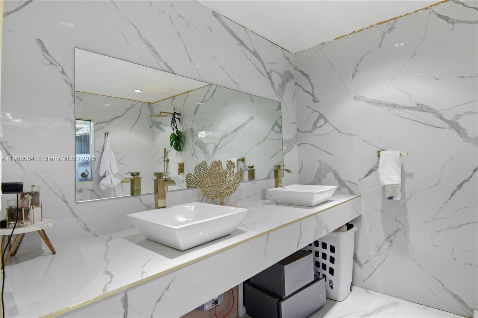 LAKE MARY MANOR - Residential