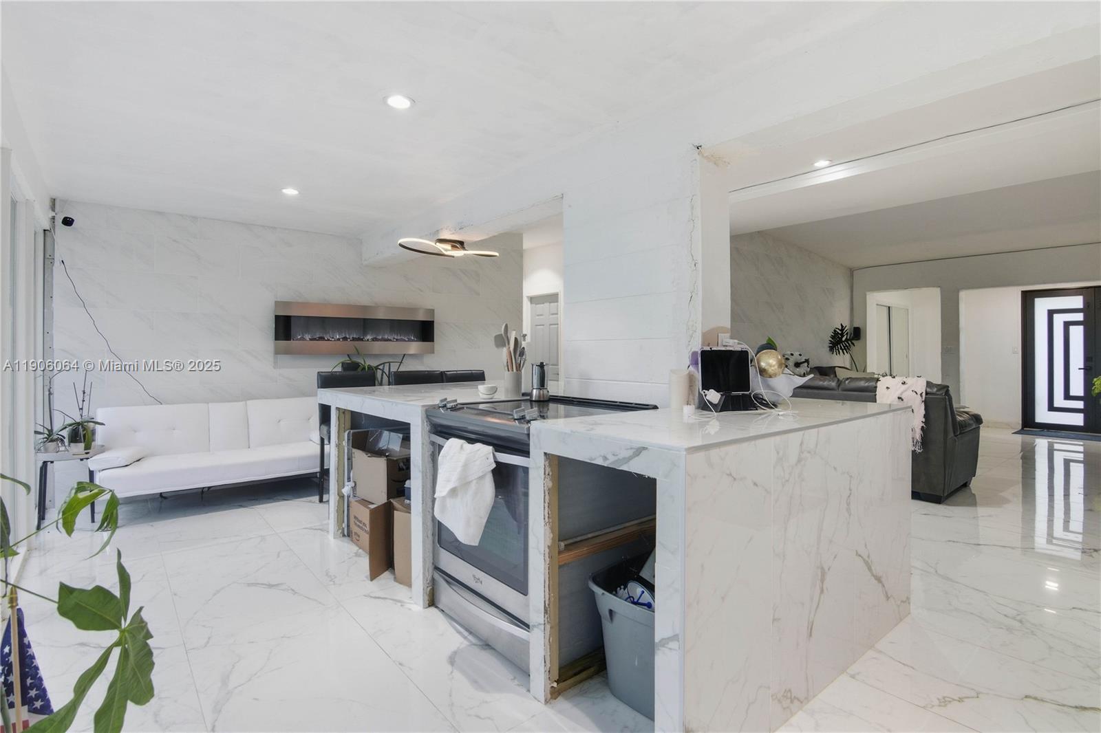 LAKE MARY MANOR - Residential