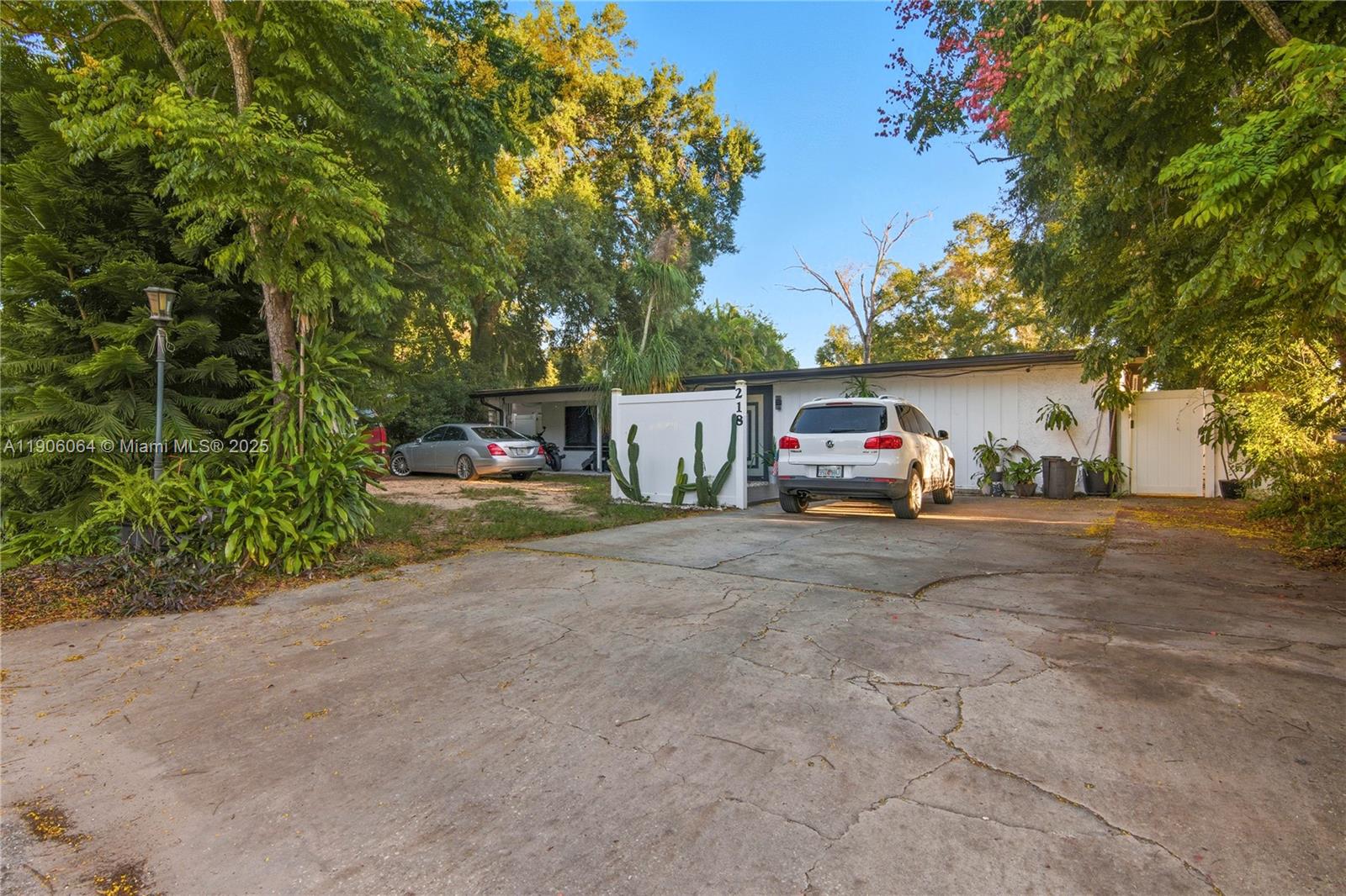 LAKE MARY MANOR - Residential