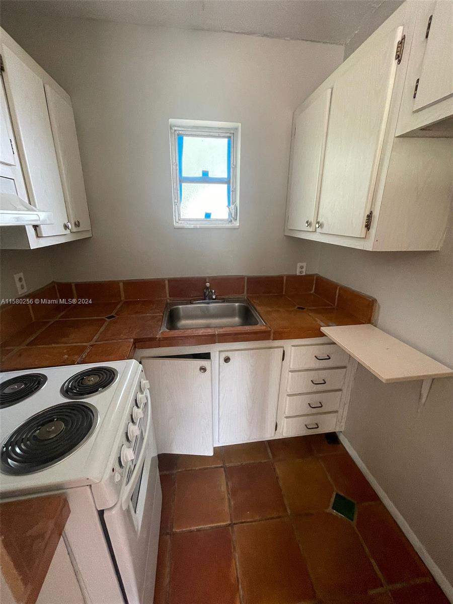 LAUDERDALE PARK 6-33 1/2 - Residential Lease