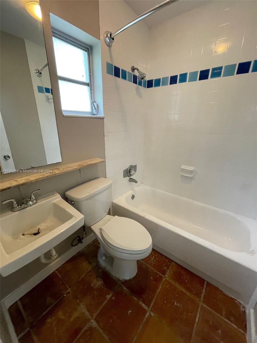 LAUDERDALE PARK 6-33 1/2 - Residential Lease